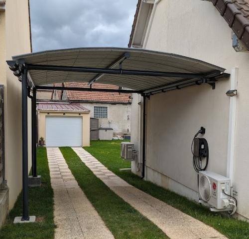 Nouvelle réalisation: un carport métal adossé