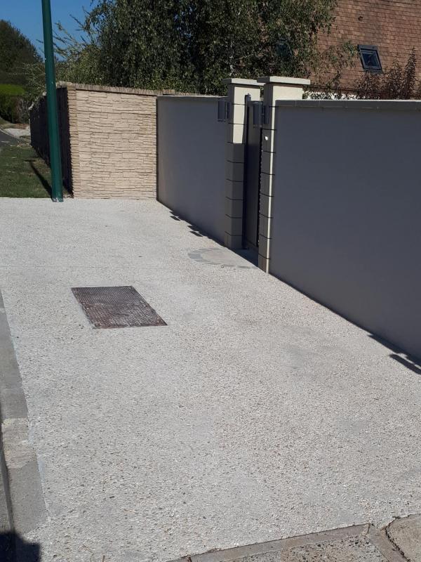 Réalisation d'une dalle en béton désactivé